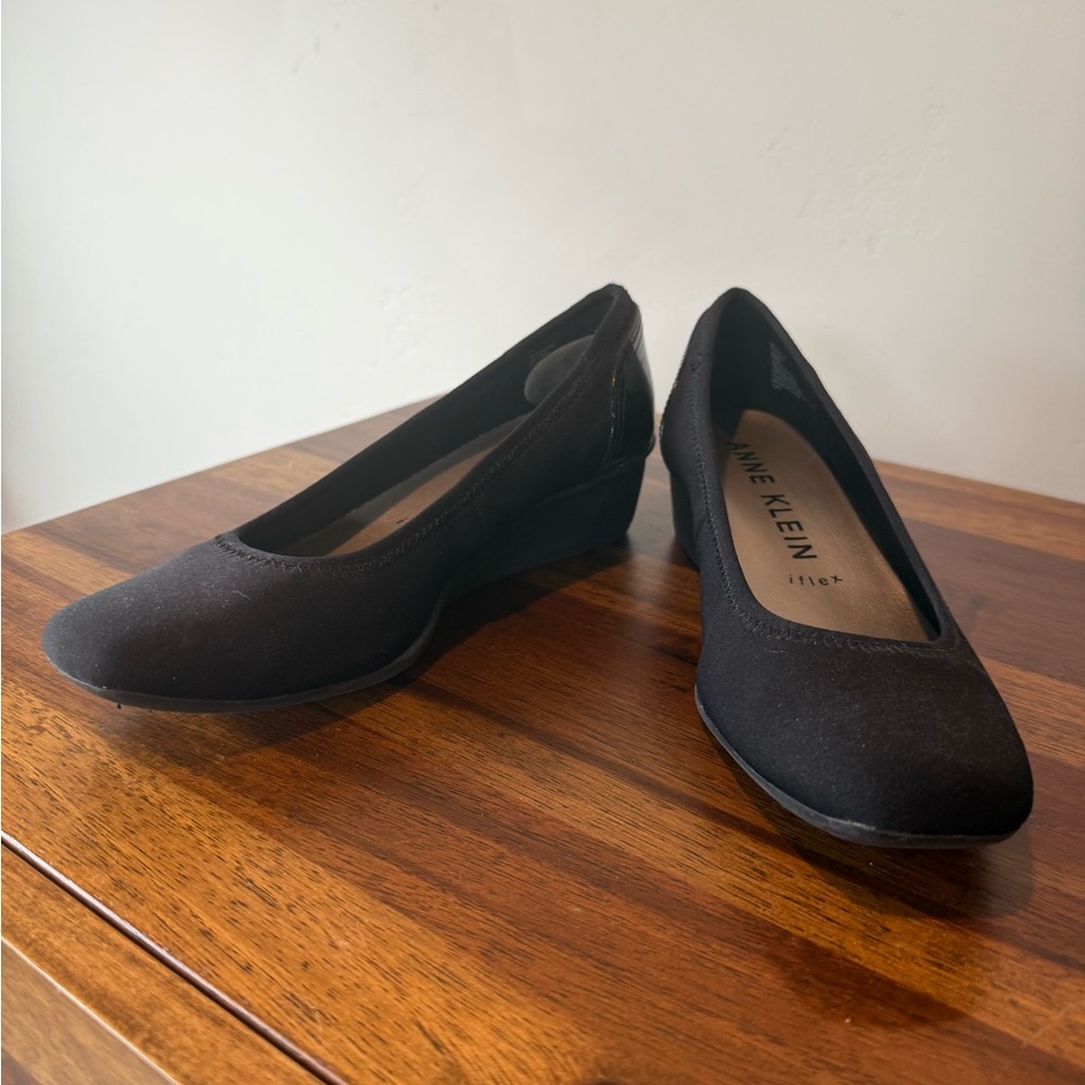 Anne Klein Black Wedge Shoes with Minimalist Design